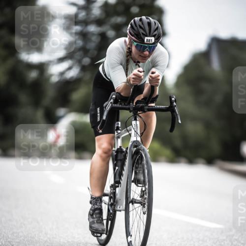 21.06.2026 - 29. Vierlanden-Triathlon H.Heesch http://msf.ph/oto/9887842 21.06.2026 12:11:40 Radfahren 881, 885 meine-sportfotos.de