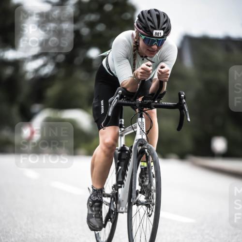 21.06.2026 - 29. Vierlanden-Triathlon H.Heesch http://msf.ph/oto/9887845 21.06.2026 12:11:40 Radfahren 881, 885 meine-sportfotos.de