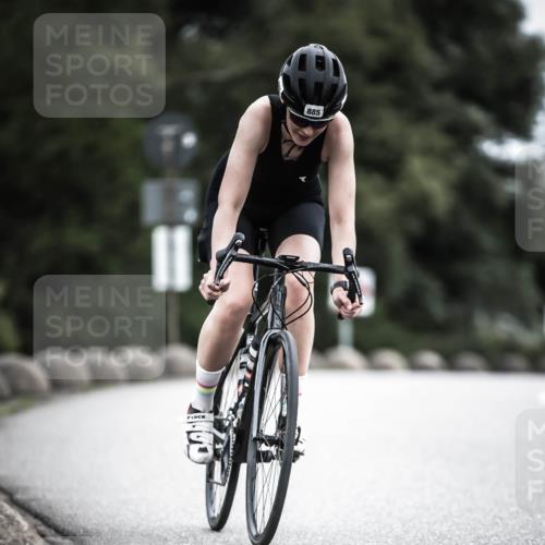 21.06.2026 - 29. Vierlanden-Triathlon H.Heesch http://msf.ph/oto/9887861 21.06.2026 12:11:43 Radfahren 881, 885, 979 meine-sportfotos.de