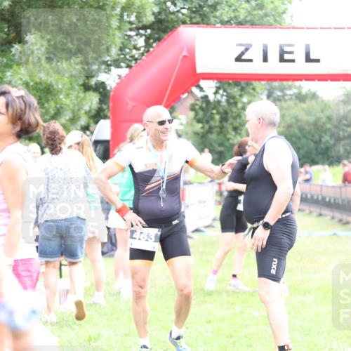 21.06.2026 - 29. Vierlanden-Triathlon Andreas Tolksdorf http://msf.ph/oto/9887872 21.06.2026 11:37:19 Ziel  meine-sportfotos.de