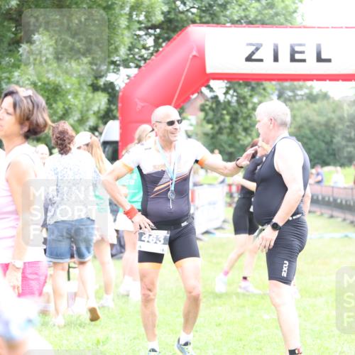21.06.2026 - 29. Vierlanden-Triathlon Andreas Tolksdorf http://msf.ph/oto/9887875 21.06.2026 11:37:19 Ziel  meine-sportfotos.de