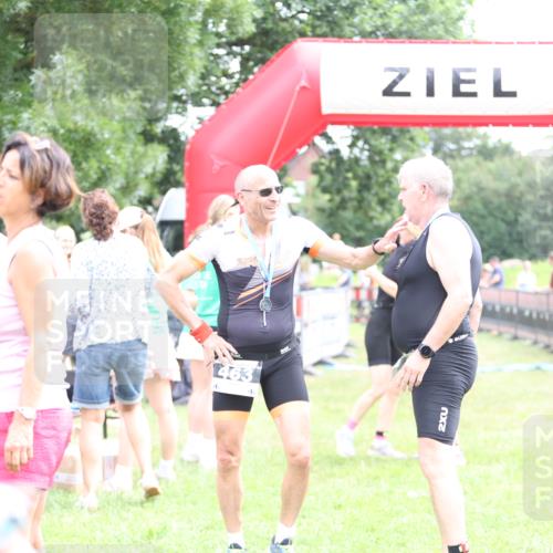 21.06.2026 - 29. Vierlanden-Triathlon Andreas Tolksdorf http://msf.ph/oto/9887878 21.06.2026 11:37:19 Ziel  meine-sportfotos.de