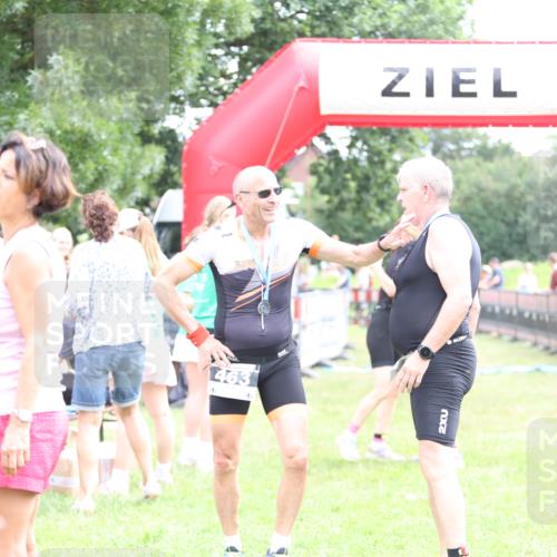 21.06.2026 - 29. Vierlanden-Triathlon Andreas Tolksdorf http://msf.ph/oto/9887880 21.06.2026 11:37:19 Ziel  meine-sportfotos.de