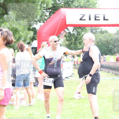 21.06.2026 - 29. Vierlanden-Triathlon Andreas Tolksdorf http://msf.ph/oto/9887886 21.06.2026 11:37:19 Ziel  meine-sportfotos.de