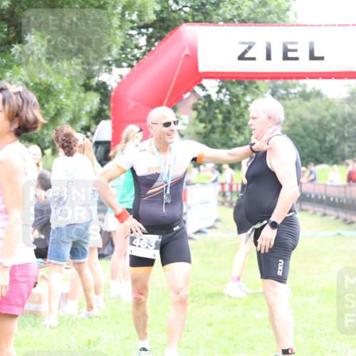 21.06.2026 - 29. Vierlanden-Triathlon Andreas Tolksdorf http://msf.ph/oto/9887889 21.06.2026 11:37:19 Ziel  meine-sportfotos.de