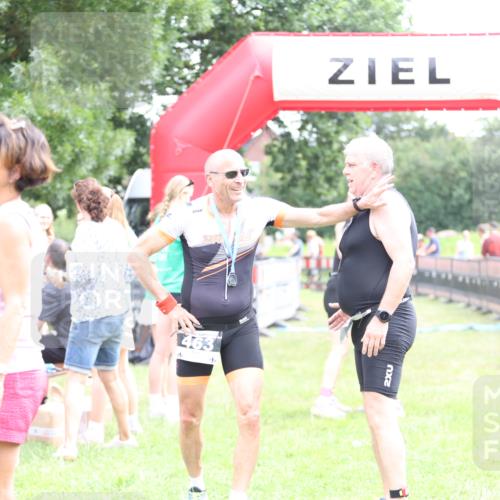 21.06.2026 - 29. Vierlanden-Triathlon Andreas Tolksdorf http://msf.ph/oto/9887892 21.06.2026 11:37:19 Ziel  meine-sportfotos.de