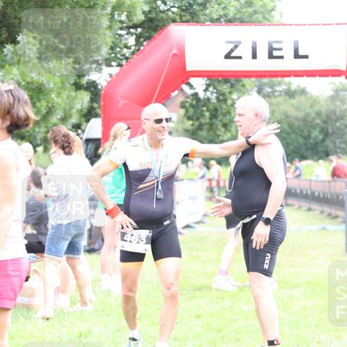 21.06.2026 - 29. Vierlanden-Triathlon Andreas Tolksdorf http://msf.ph/oto/9887894 21.06.2026 11:37:19 Ziel  meine-sportfotos.de