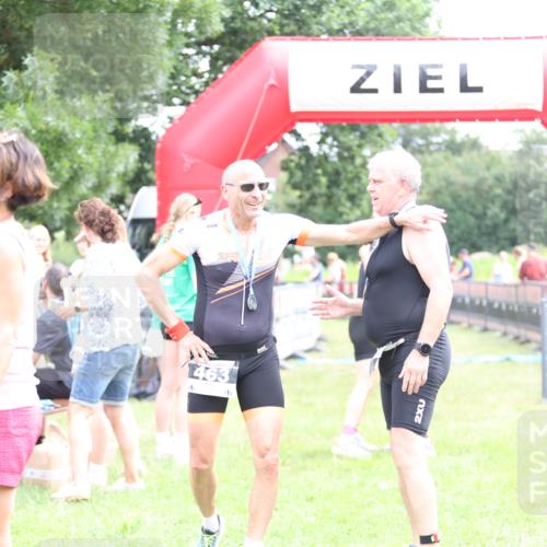 21.06.2026 - 29. Vierlanden-Triathlon Andreas Tolksdorf http://msf.ph/oto/9887897 21.06.2026 11:37:19 Ziel  meine-sportfotos.de