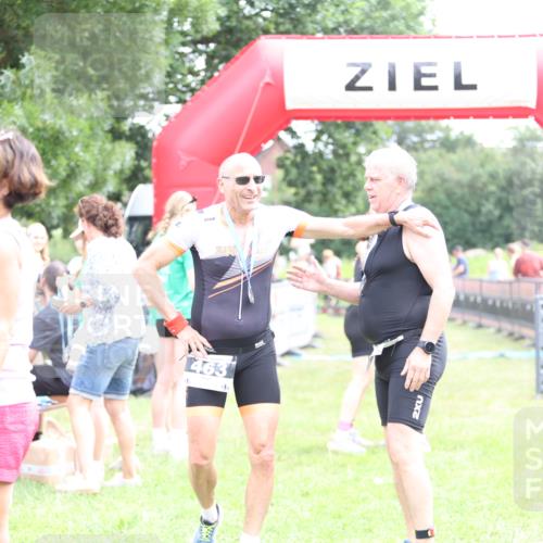21.06.2026 - 29. Vierlanden-Triathlon Andreas Tolksdorf http://msf.ph/oto/9887899 21.06.2026 11:37:19 Ziel  meine-sportfotos.de