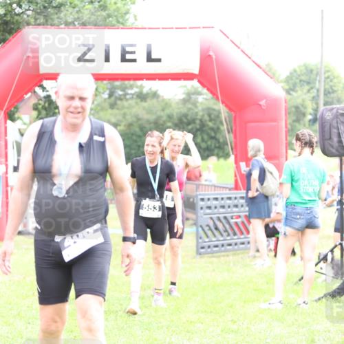 21.06.2026 - 29. Vierlanden-Triathlon Andreas Tolksdorf http://msf.ph/oto/9887904 21.06.2026 11:37:23 Ziel  meine-sportfotos.de