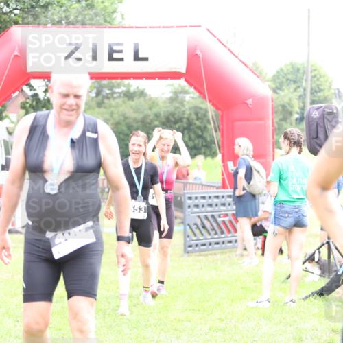 21.06.2026 - 29. Vierlanden-Triathlon Andreas Tolksdorf http://msf.ph/oto/9887909 21.06.2026 11:37:23 Ziel  meine-sportfotos.de