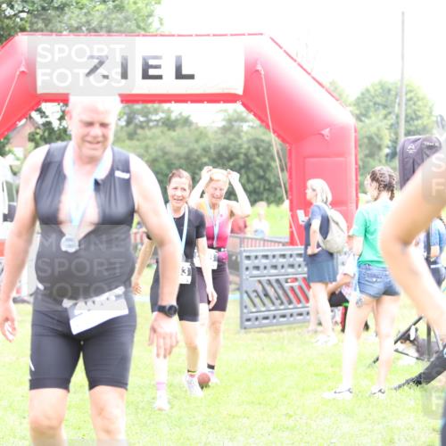 21.06.2026 - 29. Vierlanden-Triathlon Andreas Tolksdorf http://msf.ph/oto/9887911 21.06.2026 11:37:23 Ziel  meine-sportfotos.de