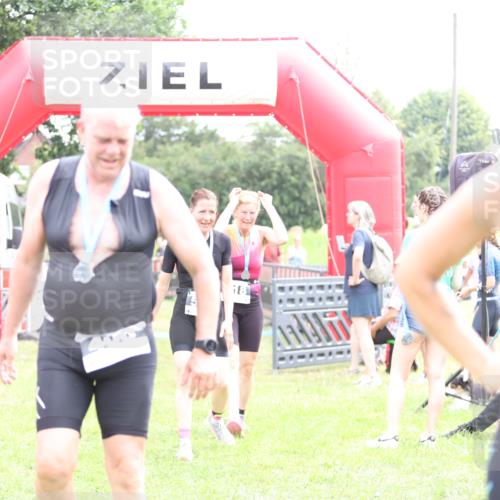 21.06.2026 - 29. Vierlanden-Triathlon Andreas Tolksdorf http://msf.ph/oto/9887913 21.06.2026 11:37:23 Ziel  meine-sportfotos.de