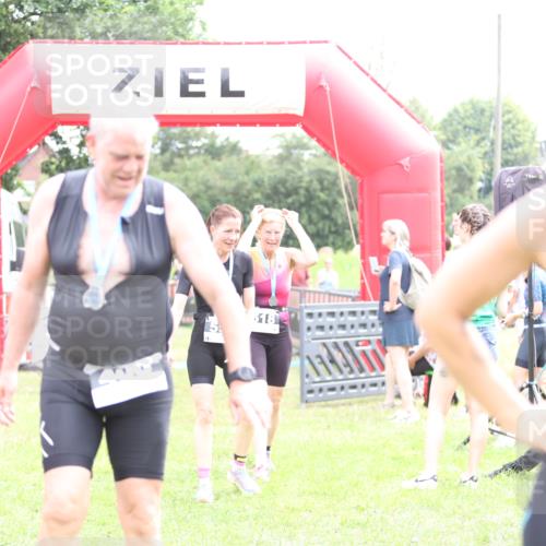21.06.2026 - 29. Vierlanden-Triathlon Andreas Tolksdorf http://msf.ph/oto/9887916 21.06.2026 11:37:23 Ziel  meine-sportfotos.de