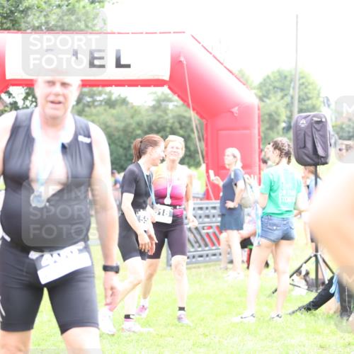 21.06.2026 - 29. Vierlanden-Triathlon Andreas Tolksdorf http://msf.ph/oto/9887926 21.06.2026 11:37:24 Ziel  meine-sportfotos.de