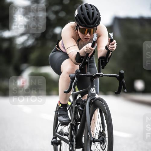 21.06.2026 - 29. Vierlanden-Triathlon H.Heesch http://msf.ph/oto/9887937 21.06.2026 12:11:59 Radfahren 657, 878, 1358 meine-sportfotos.de