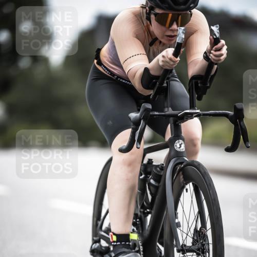 21.06.2026 - 29. Vierlanden-Triathlon H.Heesch http://msf.ph/oto/9887943 21.06.2026 12:11:59 Radfahren 657, 878, 1358 meine-sportfotos.de