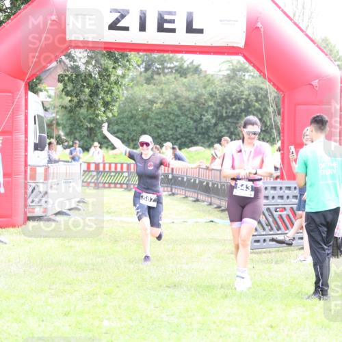 21.06.2026 - 29. Vierlanden-Triathlon Andreas Tolksdorf http://msf.ph/oto/9887971 21.06.2026 11:39:11 Ziel 587, 587 meine-sportfotos.de