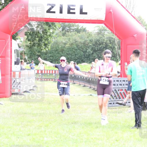 21.06.2026 - 29. Vierlanden-Triathlon Andreas Tolksdorf http://msf.ph/oto/9887974 21.06.2026 11:39:11 Ziel 587, 587 meine-sportfotos.de