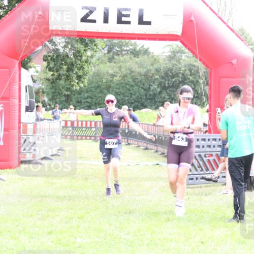 21.06.2026 - 29. Vierlanden-Triathlon Andreas Tolksdorf http://msf.ph/oto/9887977 21.06.2026 11:39:11 Ziel 587, 587 meine-sportfotos.de