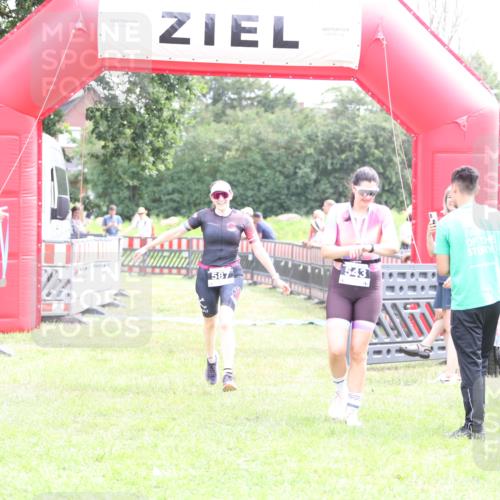 21.06.2026 - 29. Vierlanden-Triathlon Andreas Tolksdorf http://msf.ph/oto/9887979 21.06.2026 11:39:11 Ziel 587, 587 meine-sportfotos.de