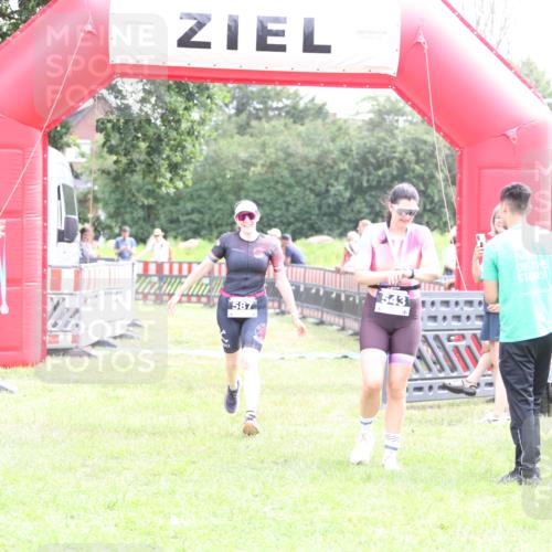 21.06.2026 - 29. Vierlanden-Triathlon Andreas Tolksdorf http://msf.ph/oto/9887982 21.06.2026 11:39:11 Ziel 587, 587 meine-sportfotos.de