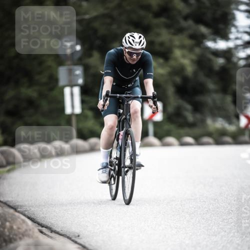 21.06.2026 - 29. Vierlanden-Triathlon H.Heesch http://msf.ph/oto/9888019 21.06.2026 12:12:55 Radfahren 851, 866 meine-sportfotos.de