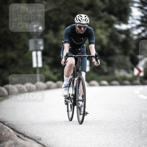 21.06.2026 - 29. Vierlanden-Triathlon H.Heesch http://msf.ph/oto/9888023 21.06.2026 12:12:55 Radfahren 851, 866 meine-sportfotos.de