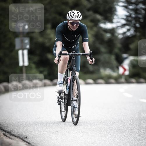 21.06.2026 - 29. Vierlanden-Triathlon H.Heesch http://msf.ph/oto/9888026 21.06.2026 12:12:55 Radfahren 851, 866 meine-sportfotos.de