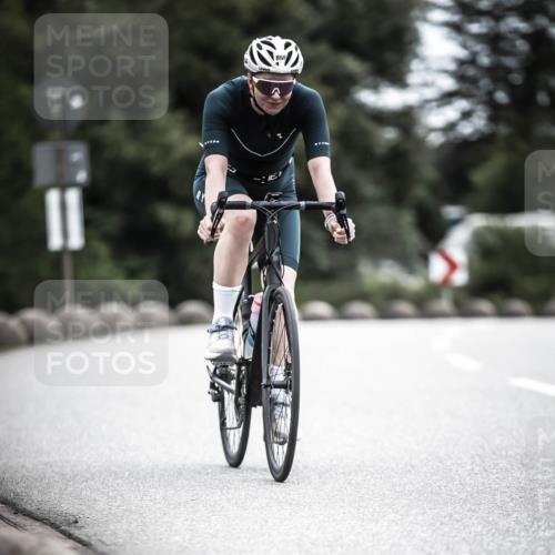 21.06.2026 - 29. Vierlanden-Triathlon H.Heesch http://msf.ph/oto/9888028 21.06.2026 12:12:55 Radfahren 851, 866 meine-sportfotos.de