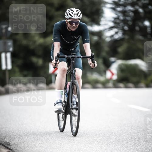 21.06.2026 - 29. Vierlanden-Triathlon H.Heesch http://msf.ph/oto/9888031 21.06.2026 12:12:56 Radfahren 851, 866 meine-sportfotos.de