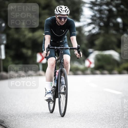 21.06.2026 - 29. Vierlanden-Triathlon H.Heesch http://msf.ph/oto/9888032 21.06.2026 12:12:56 Radfahren 851, 866 meine-sportfotos.de