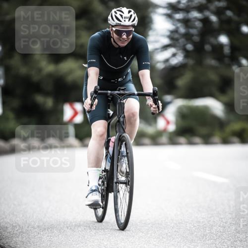 21.06.2026 - 29. Vierlanden-Triathlon H.Heesch http://msf.ph/oto/9888034 21.06.2026 12:12:56 Radfahren 851, 866 meine-sportfotos.de