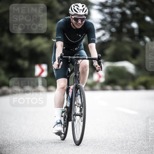 21.06.2026 - 29. Vierlanden-Triathlon H.Heesch http://msf.ph/oto/9888035 21.06.2026 12:12:56 Radfahren 851, 866 meine-sportfotos.de