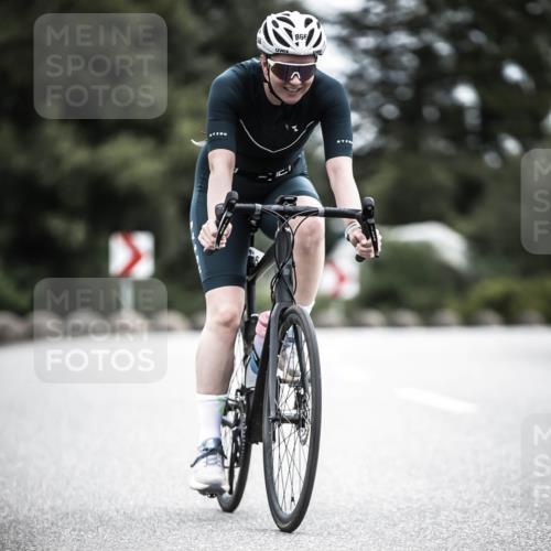 21.06.2026 - 29. Vierlanden-Triathlon H.Heesch http://msf.ph/oto/9888037 21.06.2026 12:12:56 Radfahren 851, 866 meine-sportfotos.de