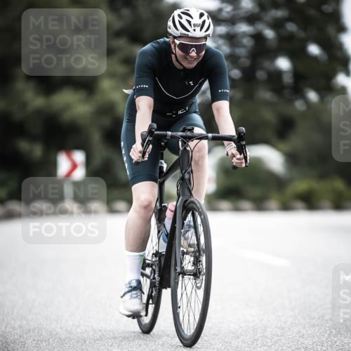 21.06.2026 - 29. Vierlanden-Triathlon H.Heesch http://msf.ph/oto/9888038 21.06.2026 12:12:56 Radfahren 851, 866 meine-sportfotos.de