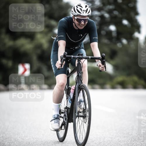 21.06.2026 - 29. Vierlanden-Triathlon H.Heesch http://msf.ph/oto/9888040 21.06.2026 12:12:56 Radfahren 851, 866 meine-sportfotos.de