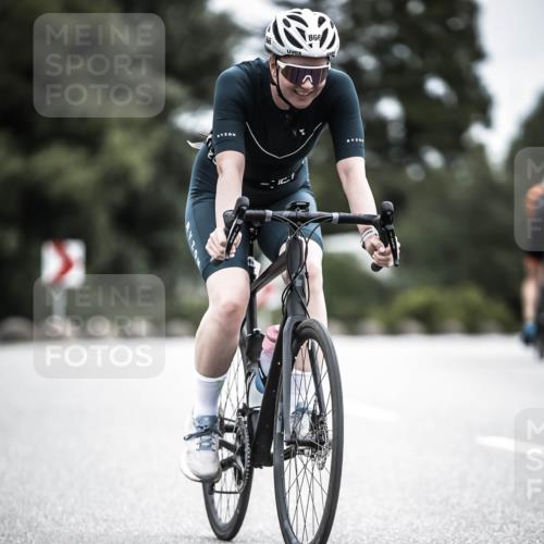 21.06.2026 - 29. Vierlanden-Triathlon H.Heesch http://msf.ph/oto/9888041 21.06.2026 12:12:56 Radfahren 851, 866 meine-sportfotos.de