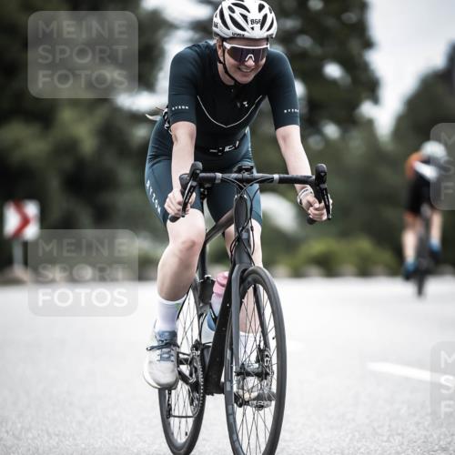 21.06.2026 - 29. Vierlanden-Triathlon H.Heesch http://msf.ph/oto/9888043 21.06.2026 12:12:56 Radfahren 851, 866 meine-sportfotos.de