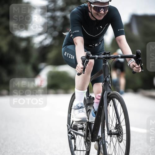 21.06.2026 - 29. Vierlanden-Triathlon H.Heesch http://msf.ph/oto/9888045 21.06.2026 12:12:56 Radfahren 851, 866 meine-sportfotos.de