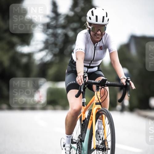 21.06.2026 - 29. Vierlanden-Triathlon H.Heesch http://msf.ph/oto/9888065 21.06.2026 12:13:18 Radfahren 840 meine-sportfotos.de