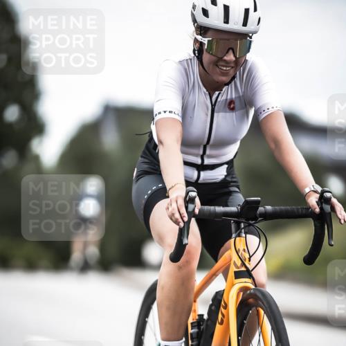 21.06.2026 - 29. Vierlanden-Triathlon H.Heesch http://msf.ph/oto/9888075 21.06.2026 12:13:19 Radfahren 840 meine-sportfotos.de