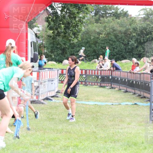 21.06.2026 - 29. Vierlanden-Triathlon Andreas Tolksdorf http://msf.ph/oto/9888085 21.06.2026 11:40:03 Ziel  meine-sportfotos.de