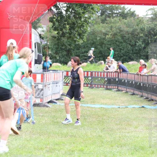 21.06.2026 - 29. Vierlanden-Triathlon Andreas Tolksdorf http://msf.ph/oto/9888091 21.06.2026 11:40:03 Ziel  meine-sportfotos.de