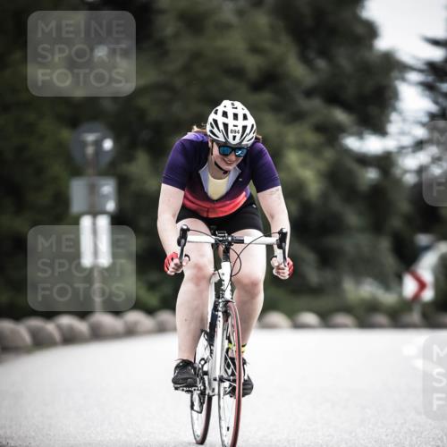 21.06.2026 - 29. Vierlanden-Triathlon H.Heesch http://msf.ph/oto/9888123 21.06.2026 12:14:36 Radfahren 713, 894 meine-sportfotos.de