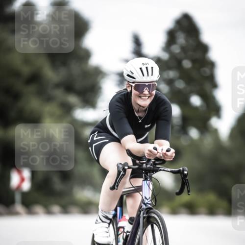21.06.2026 - 29. Vierlanden-Triathlon H.Heesch http://msf.ph/oto/9888158 21.06.2026 12:15:06 Radfahren 736, 831 meine-sportfotos.de