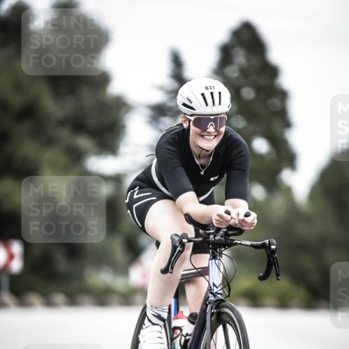 21.06.2026 - 29. Vierlanden-Triathlon H.Heesch http://msf.ph/oto/9888160 21.06.2026 12:15:06 Radfahren 736, 831 meine-sportfotos.de