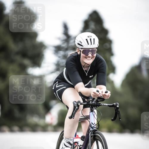 21.06.2026 - 29. Vierlanden-Triathlon H.Heesch http://msf.ph/oto/9888162 21.06.2026 12:15:06 Radfahren 736, 831 meine-sportfotos.de