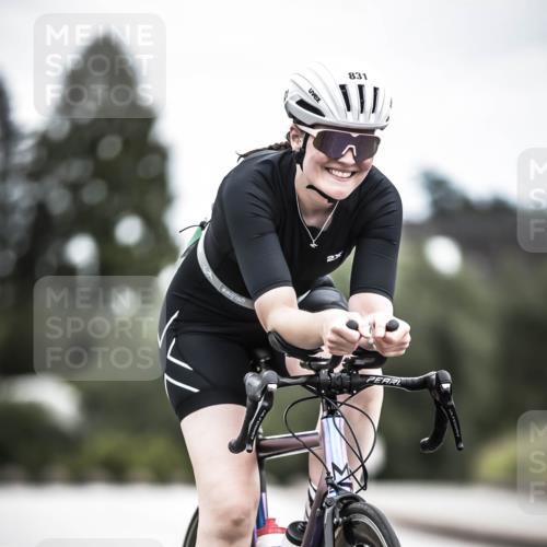 21.06.2026 - 29. Vierlanden-Triathlon H.Heesch http://msf.ph/oto/9888170 21.06.2026 12:15:06 Radfahren 736, 831 meine-sportfotos.de