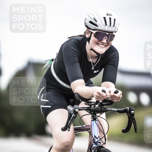 21.06.2026 - 29. Vierlanden-Triathlon H.Heesch http://msf.ph/oto/9888175 21.06.2026 12:15:06 Radfahren 736, 831 meine-sportfotos.de